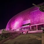 Foto: "Domus iluminada contra la violencia de género A Coruña" de Hugo Peñamaría