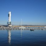 Foto: "Dique de abrigo y Torre de control de tráfico marítimo" de Fotos de Galicia