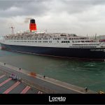 Foto: "Salida del Crucero Queen Elisabeth II del puerto de A Coruña" de Loreto  López Baltar