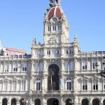 Foto: "Ayuntamiento de A Coruña en la Plaza de María Pita" de Matías Ortega Carmona