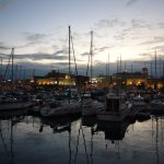 Foto: "Vista nocturna del Puerto y del Real Club Náutico A Coruña" de Jorge F. Nóvoa