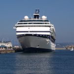 Foto: "Crucero Century atracado en el Puerto de A Coruña" de Antonio Gutiérrez Expósito