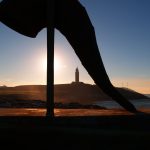 Foto: ""Caracola" de Moncho Amigo y al fondo la Torre de Hércules" de Antonio Gutiérrez Expósito Foto: ""Caracola" de Moncho Amigo y al fondo la Torre de Hércules" de Antonio Gutiérrez Expósito