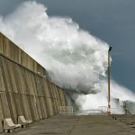 Foto: "Temporal en el paseo del puerto de Malpica" de Ricardo Ares