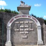 Foto: "Árbol genealógico del Capital en el Parque del Pasatiempo en Betanzos" de Rocío Vila Abuín Foto: "Árbol genealógico del Capital en el Parque del Pasatiempo en Betanzos" de Rocío Vila Abuín