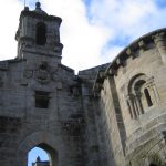 Foto: "Monasterio de Caaveiro: entrada y ábside de la Iglesia de Santa Isabel" de Fotos de Galicia Foto: "Monasterio de Caaveiro: entrada y ábside de la Iglesia de Santa Isabel" de Fotos de Galicia