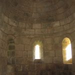 Foto: "Ábside de la Iglesia de Santa Isabel del Monasterio de Caaveiro" de Fotos de Galicia Foto: "Ábside de la Iglesia de Santa Isabel del Monasterio de Caaveiro" de Fotos de Galicia