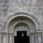 Foto: "Monasterio de Caaveiro: pórtico de la Iglesia de Santa Isabel" de Fotos de Galicia Foto: "Monasterio de Caaveiro: pórtico de la Iglesia de Santa Isabel" de Fotos de Galicia