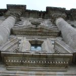 Foto: "Detalle de la fachada del Monasterio de Monfero" de Yak