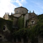 Foto: "Vista exterior del Monasterio de Monfero" de Yak