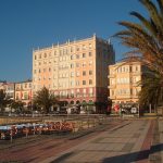 Foto: "Fachada con la típica arquitectura moderna de Ferrol" de Almudena Fernández