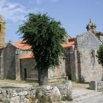 Foto: "Vista panorámica de la Iglesia de Santa María das Areas en Fisterra" de Fotos de Galicia