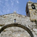 Foto: "Atrio de la Iglesia de Santa María das Areas en Fisterra" de Fotos de Galicia