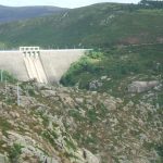 Foto: "Embalse de la Fervenza del Ézaro en Dumbría" de Roberto de Andrés