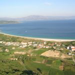 Foto: "Vista aérea de la Playa Langosteira en Fisterra" de Sergio Díaz