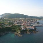 Foto: "Vista aérea de la playa de Corveiro y del pueblo de Fisterra" de Sergio Díaz