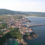 Foto: "Vista aérea de la playa de Corveiro y del pueblo de Fisterra" de Sergio Díaz