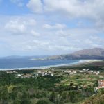 Foto: "Vista de los pueblos de Mallou y de Maceiras desde Castro Mallou" de Roberto de Andrés