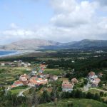 Foto: "Vista del pueblo de Mallou desde Castro Mallou" de Roberto de Andrés