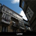 Foto: "Calle del casco histórico de Santiago de Compostela" de Loreto  López Baltar