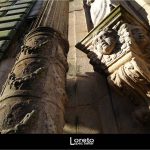 Foto: "Detalle de fachada en una calle de Santiago de Compostela" de Loreto  López Baltar