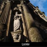 Foto: "Escultura en la fachada de una Iglesia en Santiago de Compostela" de Loreto  López Baltar
