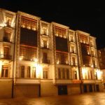 Foto: "Fundación Caixa Galicia desde la Plaza de Santa María en Lugo" de Fotos de Galicia
