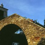 Foto: "Capilla de la Virgen de las Nieves en Portomarín" de Banco de Imágenes del CNICE (Ministerio de Educación y Ciencia)