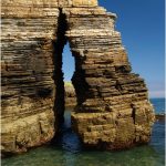 Foto: "Cuevas en la Playa de Os Castros en Ribadeo" de Loreto  López Baltar