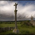 Foto: "Cruceiro e Iglesia en Gondaisque en Vilalba" de Manuel Gómez González