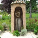 Foto: "Escultura de Víctor Corral en Baamonde" de Rocío Vila Abuín