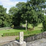 Foto: "Cruceiro en el Parque al lado de la Laguna de Fonmiña por donde pasa el Rio Miño" de Fotos de Galicia