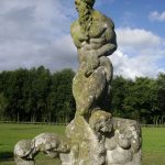 Foto: "Estatua en el Parque de la Laguna de Fonmiña por donde pasa el Rio Miño" de Fotos de Galicia