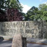 Foto: "Letrero indicando el Nacimiento del Río Miño en la Laguna de Fonmiña donde se creía que nacía el Rio Miño" de Fotos de Galicia