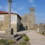 Foto: "Iglesia y Rectoral de Sandiás" de Sandiás
