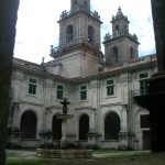 Foto: "Santa María de Oseira Claustro vello en Cea" de Xosé Manuel Meijome Sánchez