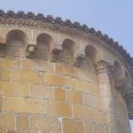 Foto: "Esculturas en el ábside de la Iglesia de Santa María de Castrelo de Miño" de Fotos de Galicia