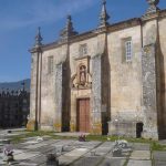 Foto: "Entrada lateral Iglesia de Santa María de Castrelo de Miño" de Fotos de Galicia