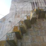 Foto: "Escaleras exteriores Iglesia de Santa María de Castrelo de Miño" de Fotos de Galicia