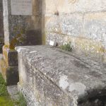 Foto: "Tumba de 1892 en la Iglesia de Santa Maria de Castrelo de Mino-P1070562" de Fotos de Galicia