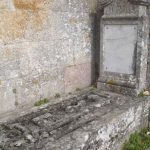 Foto: "Tumba de 1899 en la Iglesia de Santa María de Castrelo de Miño" de Fotos de Galicia