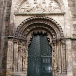 Foto: "Puerta lateral de la Catedral de Ourense" de Fotos de Galicia