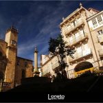 Foto: "Plaza do Trigo al lado de la Catedral de Ourense" de Loreto  López Baltar