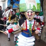 Foto: "Peliqueiros en Carnaval de Laza 2008 - Entroido de Laza" de José Carlos Pérez Foto: "Peliqueiros en Carnaval de Laza 2008 - Entroido de Laza" de José Carlos Pérez