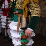 Foto: "Traje Peliqueiros en Carnaval de Laza 2008 - Entroido de Laza" de José Carlos Pérez Foto: "Traje Peliqueiros en Carnaval de Laza 2008 - Entroido de Laza" de José Carlos Pérez