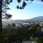 Foto: "A vila e o Monte Xesteiras dende o Monumento" de Maria S.V.