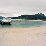 Foto: "Cíes - Naviera Mar de Ons en Peirao de Rodas" de Pedro G. Prata