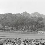 Foto: "Cíes - Lago, camping y el Faro de Cíes al fondo" de Pedro G. Prata