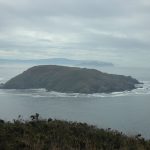 Foto: "Isla de Onza desde el Mirador de Fedorentos en la Isla de Ons" de Ricardo Ares