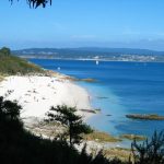 Foto: "Playa de Melide en la Isla de Ons" de Banco de Imágenes del CNICE (Ministerio de Educación y Ciencia)